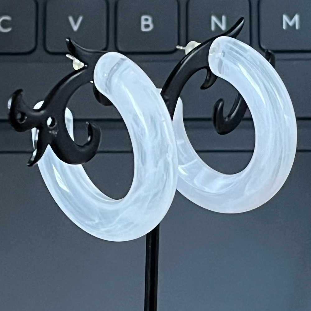 Cloud Color 2026 ~ Vintage Acrylic Lucite Hoop Earrings
